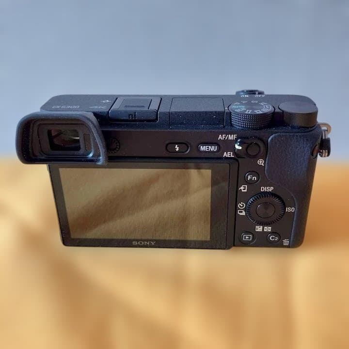 限定値下中 【美品】SONY α6300(SS1337回)+レンズ１本ラ