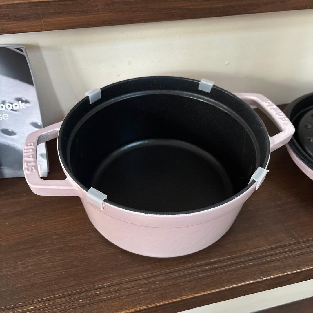 ばなな　新品未使用！STAUB ピコ・ココット ラウンド ソルベローズ