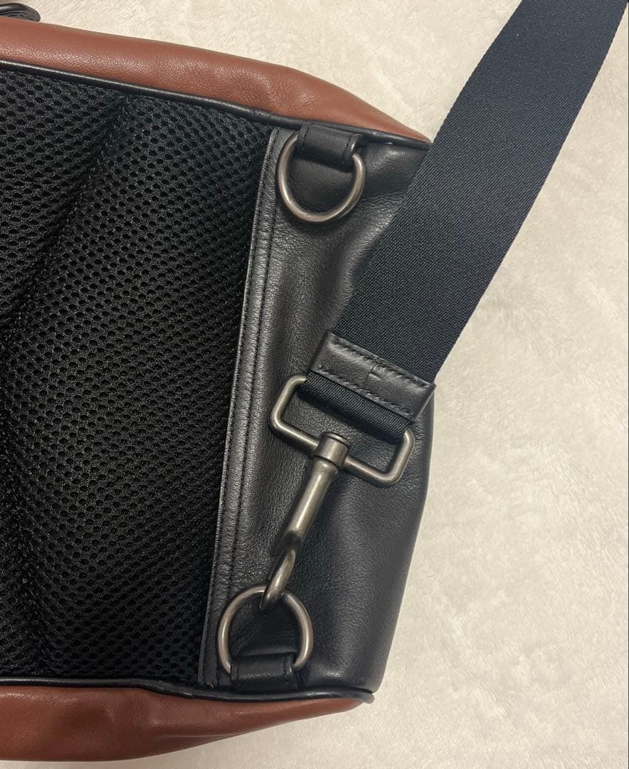 【未使用】COACH ボディバッグ レザー　ブラウン×ブラック
