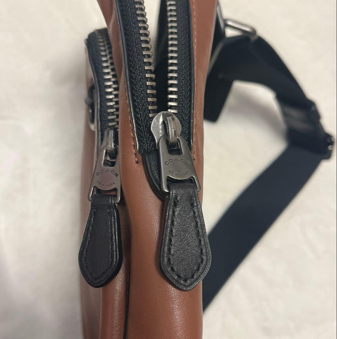 【未使用】COACH ボディバッグ レザー　ブラウン×ブラック