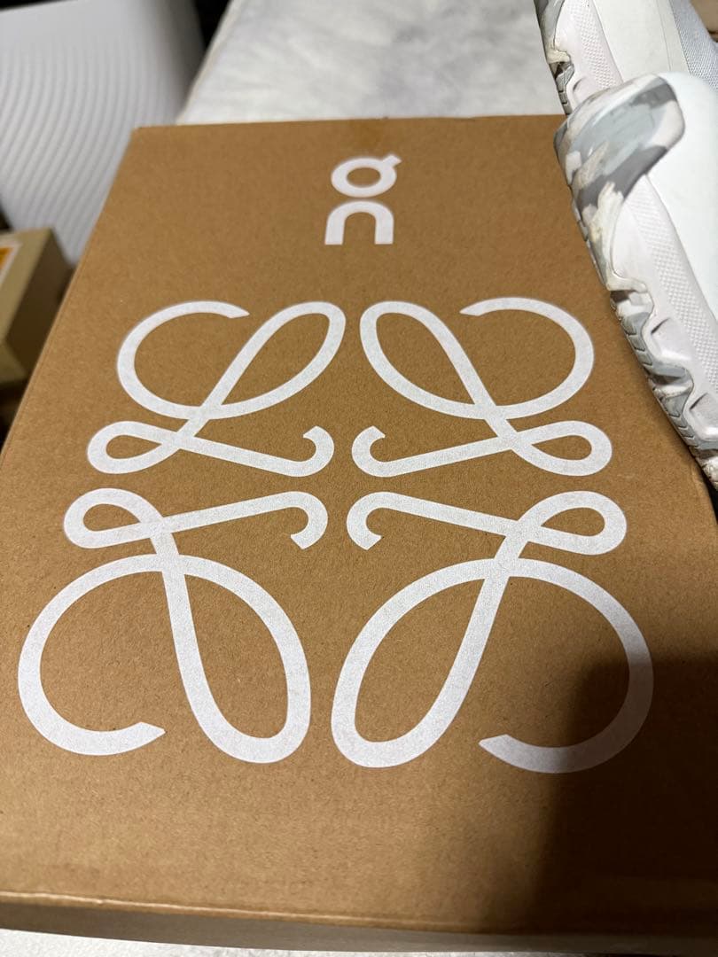 た*ず様 【美品】On LOEWE オン ロエベ コラボスニーカー