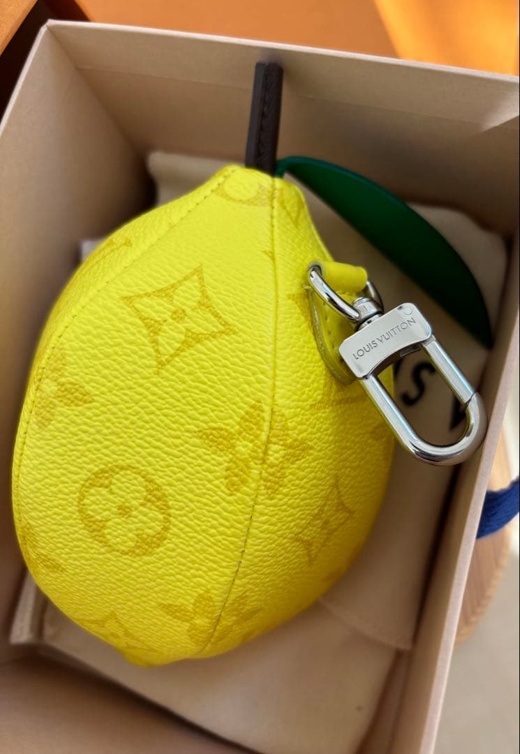 ルイヴィトン ポシェット レモンポーチ モノグラム M81197