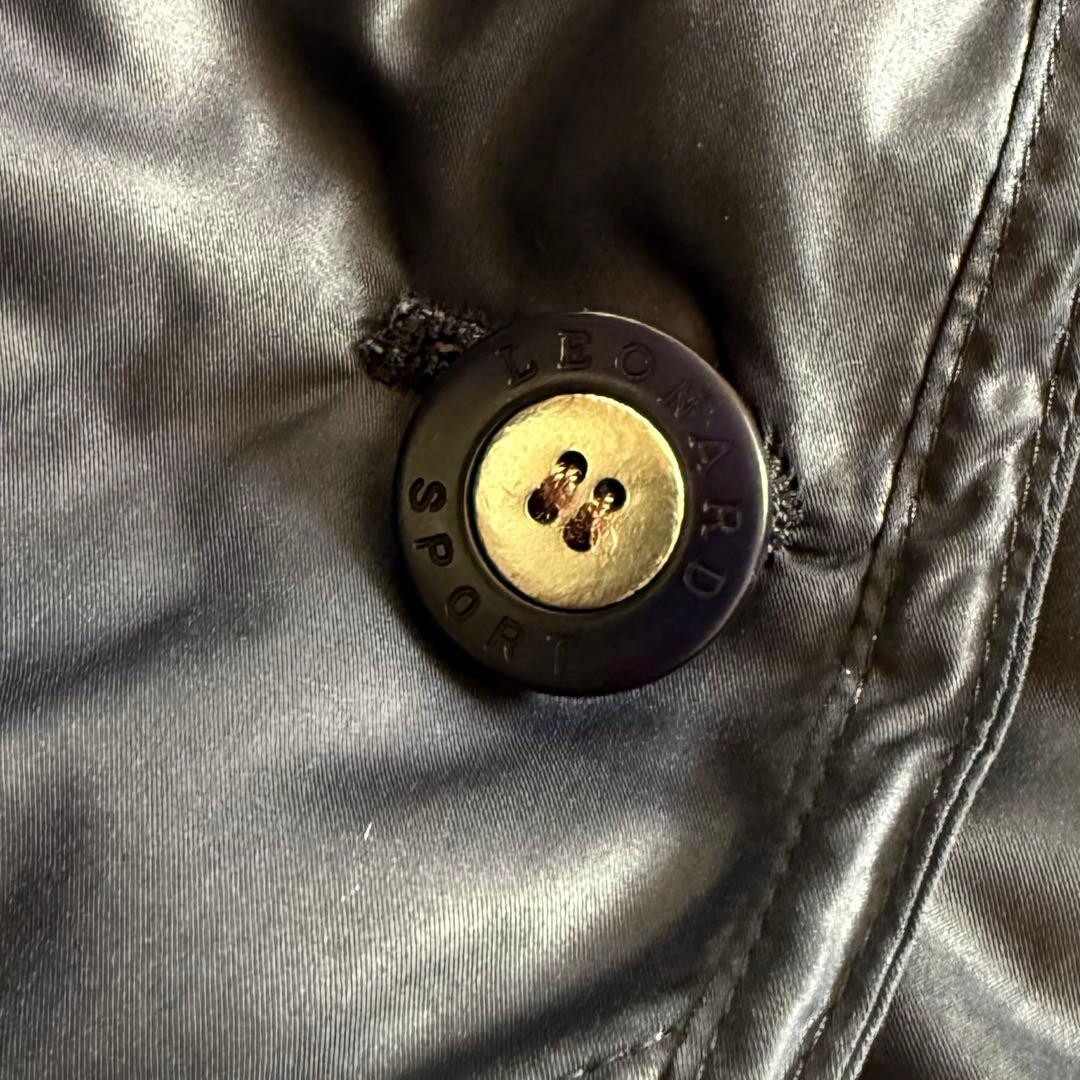 美品★レオナール リアルダウンコート 女優襟 花柄 トリム 紺 軽量 身幅50