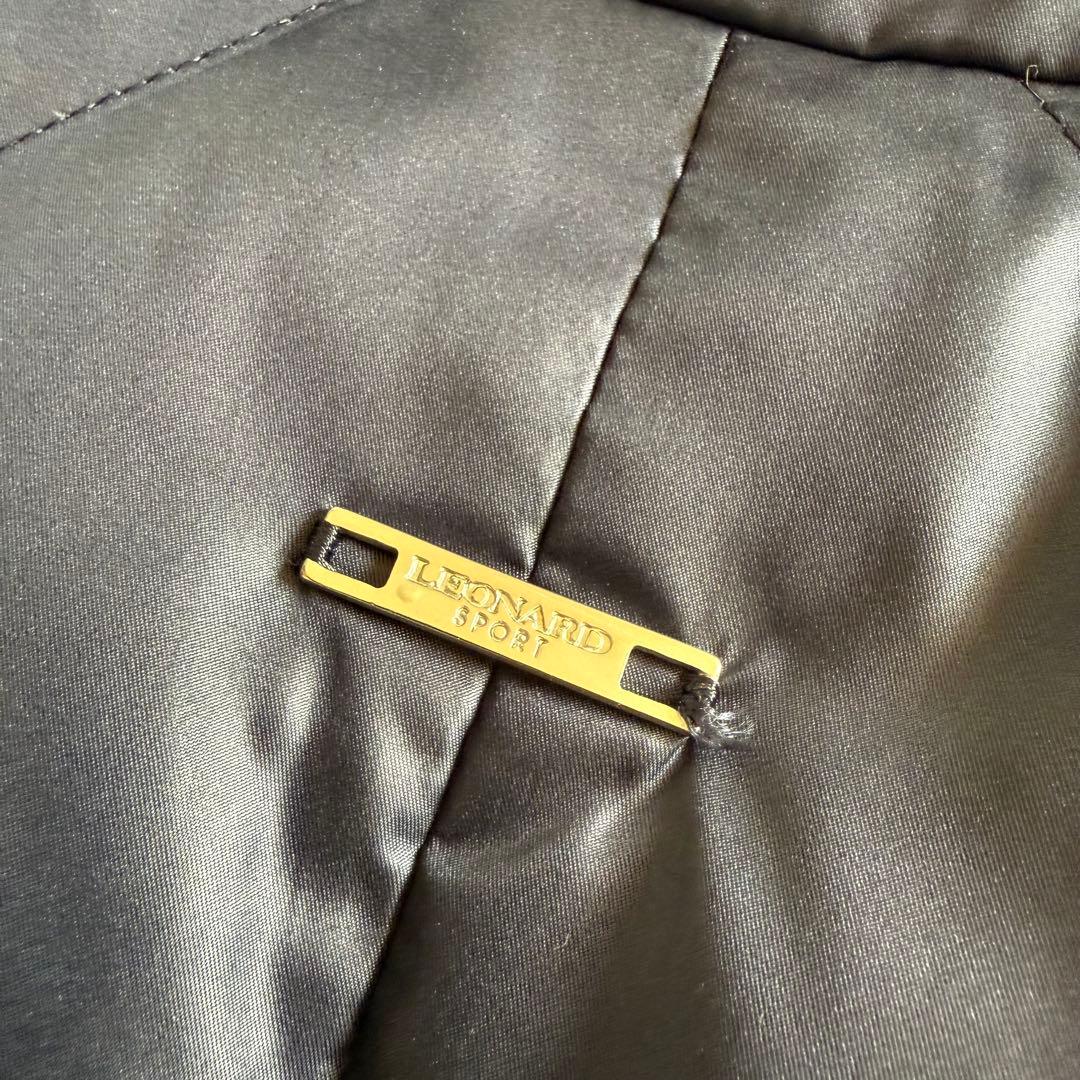 美品★レオナール リアルダウンコート 女優襟 花柄 トリム 紺 軽量 身幅50