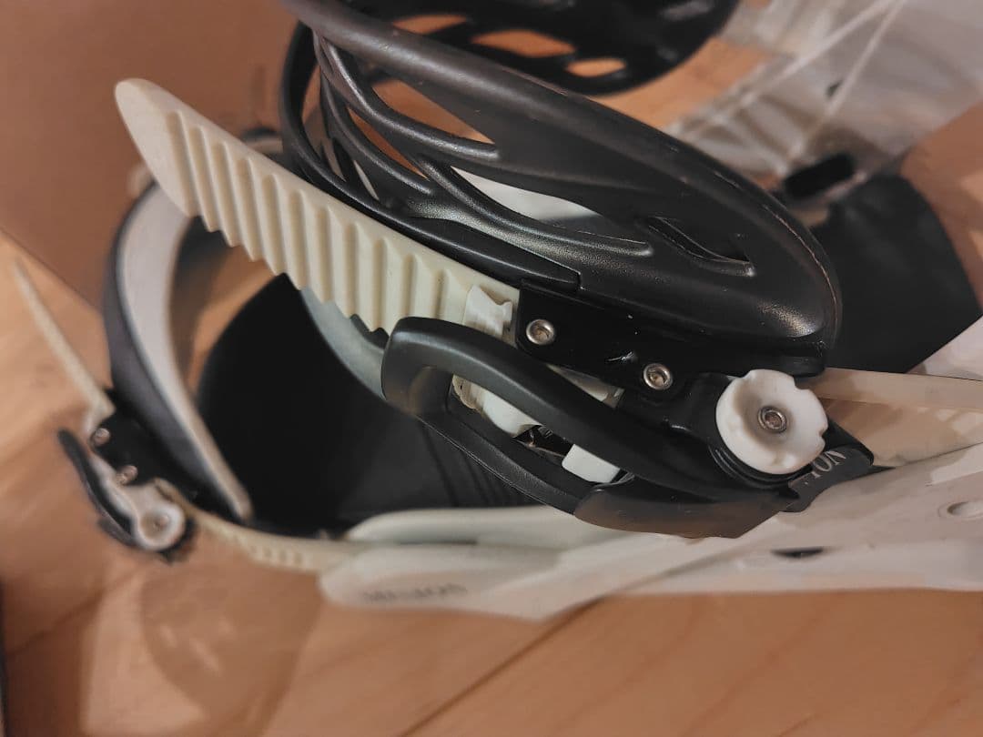 Burton ビンディング MISSION Mサイズ