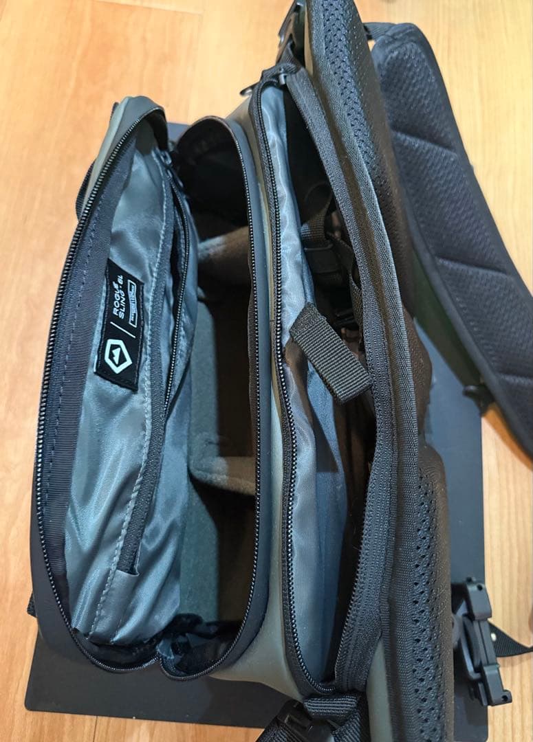 カメラバッグ　WANDRD ROGUE SLING 6L グリーン