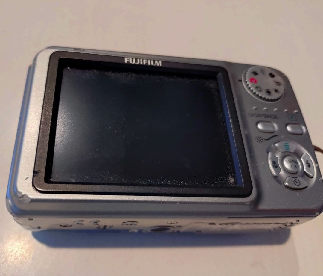 富士フィルムFinePix A900 デジタル カメラ デジカメ 電池式