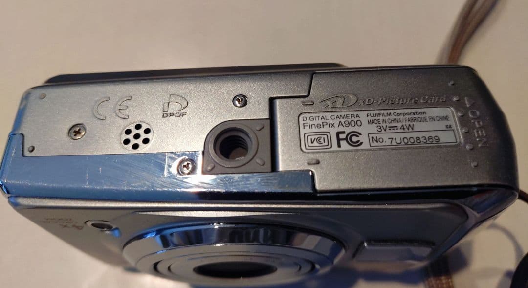 富士フィルムFinePix A900 デジタル カメラ デジカメ 電池式