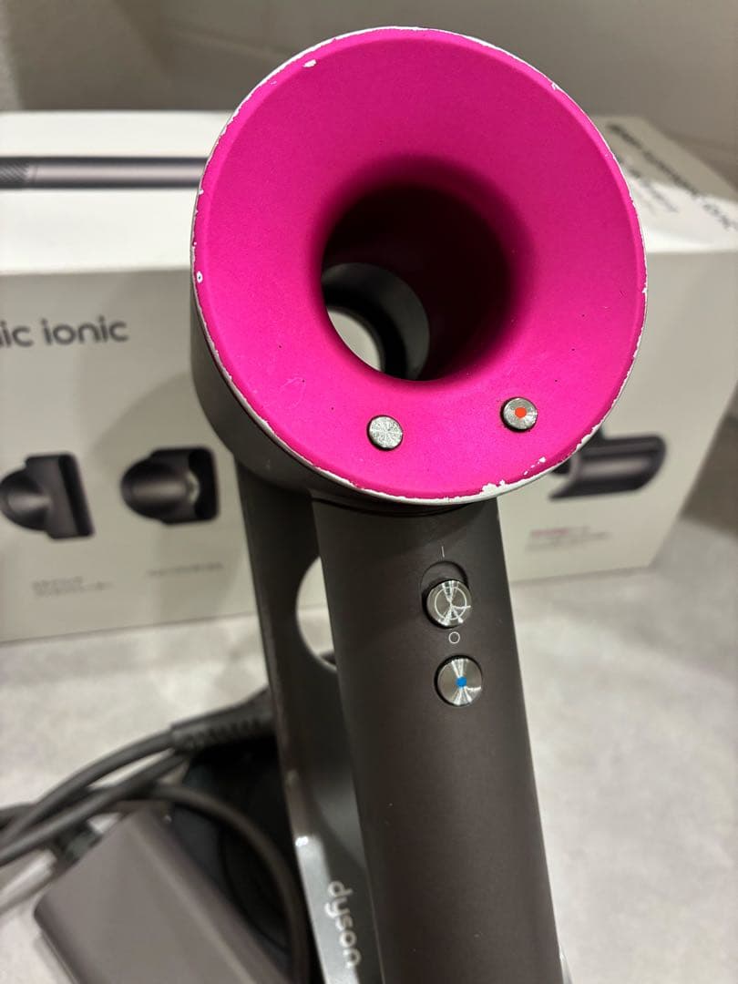 Dyson supersonic ionic ヘアドライヤー(付属品付き)