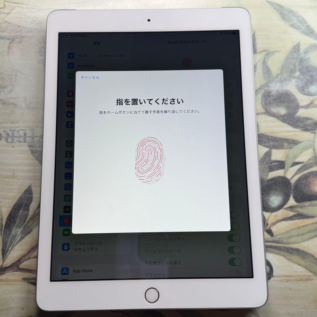 iPad 第5世代 Wi-Fi+SIMフリー○A1823