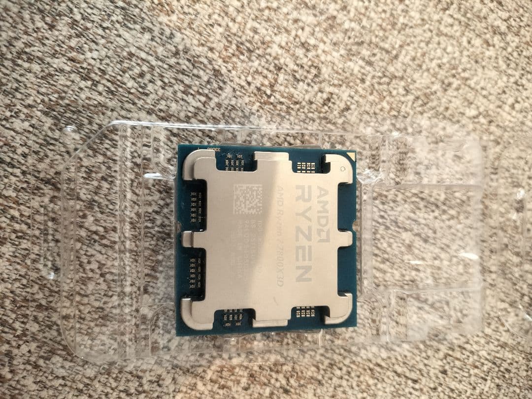 AMD Ryzen 7 7800X3D 美品　本体のみ