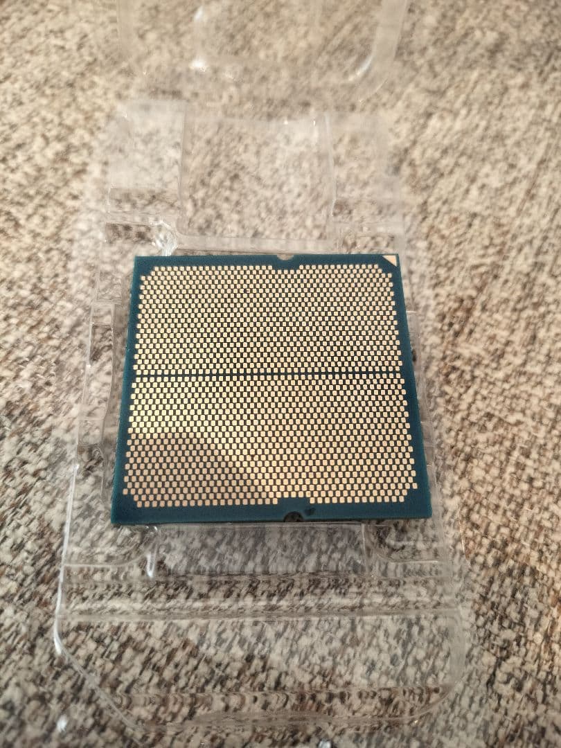 AMD Ryzen 7 7800X3D 美品　本体のみ