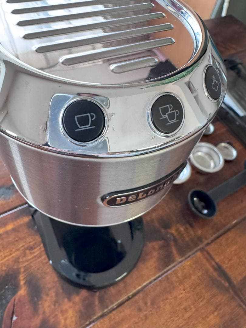 デロンギ デディカ エスプレッソ・ カプチーノメーカー　EC680M