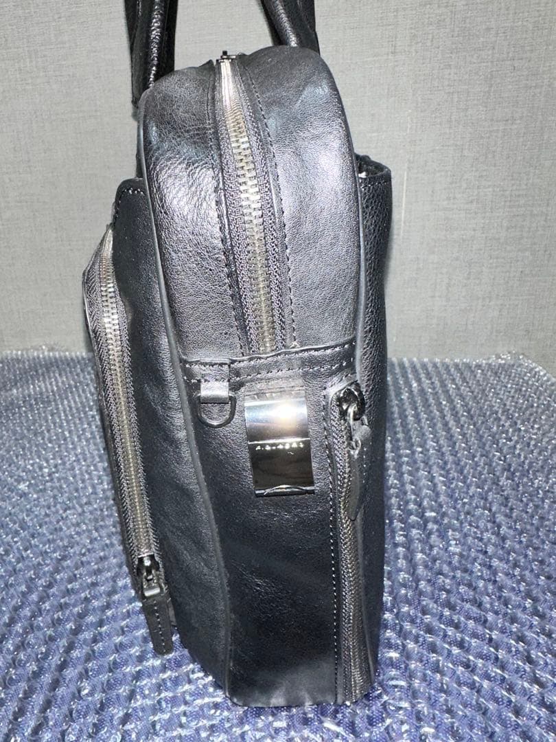 イタリアPIQUADRO(ピクアドロ)レザービジネスバッグ