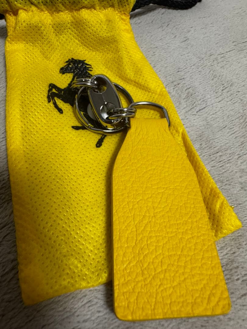 Ferrari イエロー レザー キーホルダー