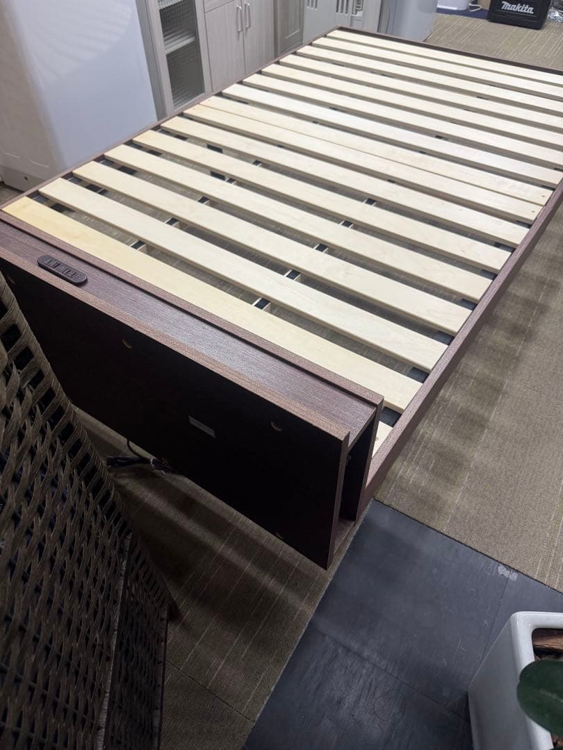 【洗浄消毒作業済】アイリス　セミダブルサイズ　ベッドフレーム