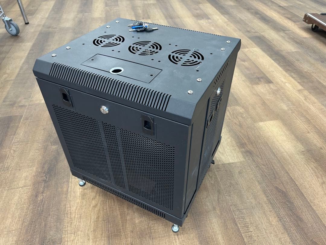 サンワサプライ マルチ収納ラック 鍵付き H550 CP-SVCMULT4