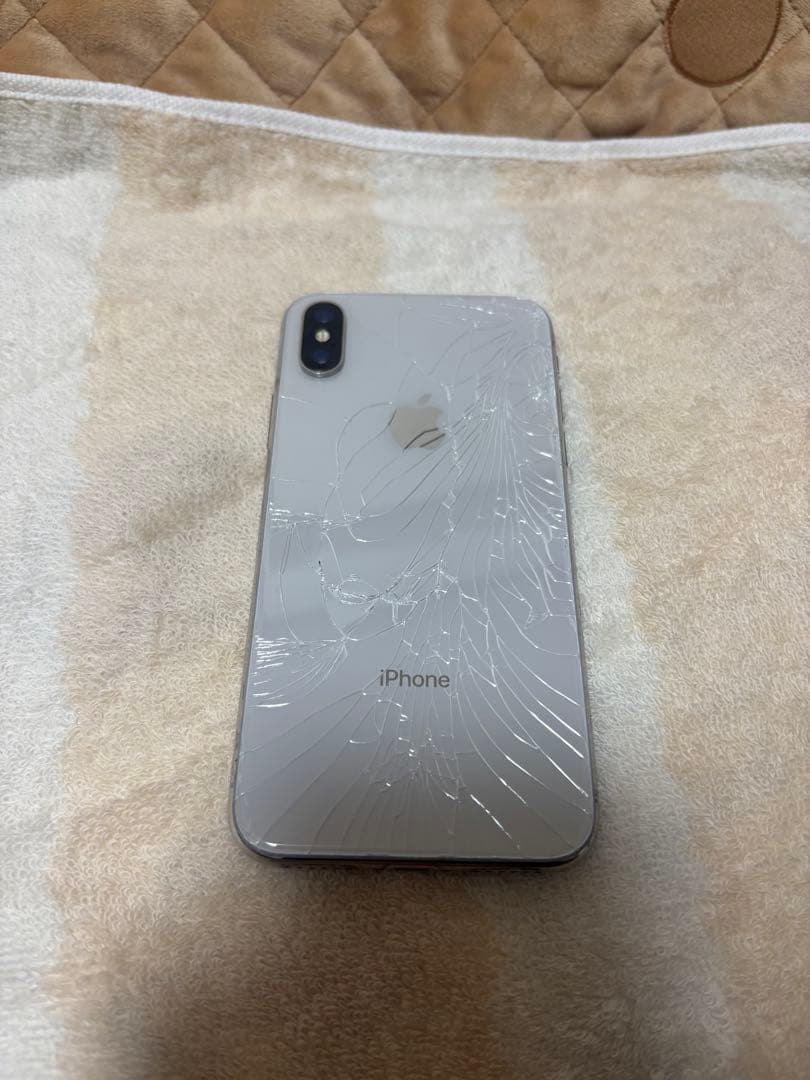 iPhone X シルバー 背面ひび割れあり