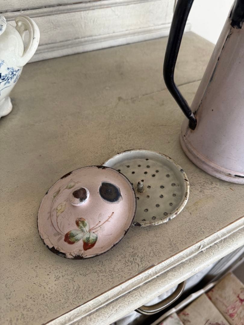 フランスアンティーク薄ピンクバンドペイントのお花柄ホーローコーヒーポット