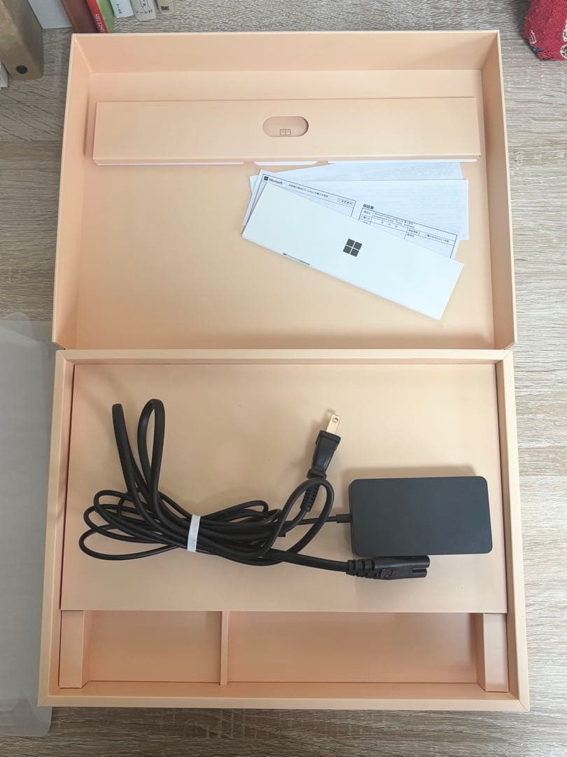 Microsoft Surface Laptop 13.8 第7世代