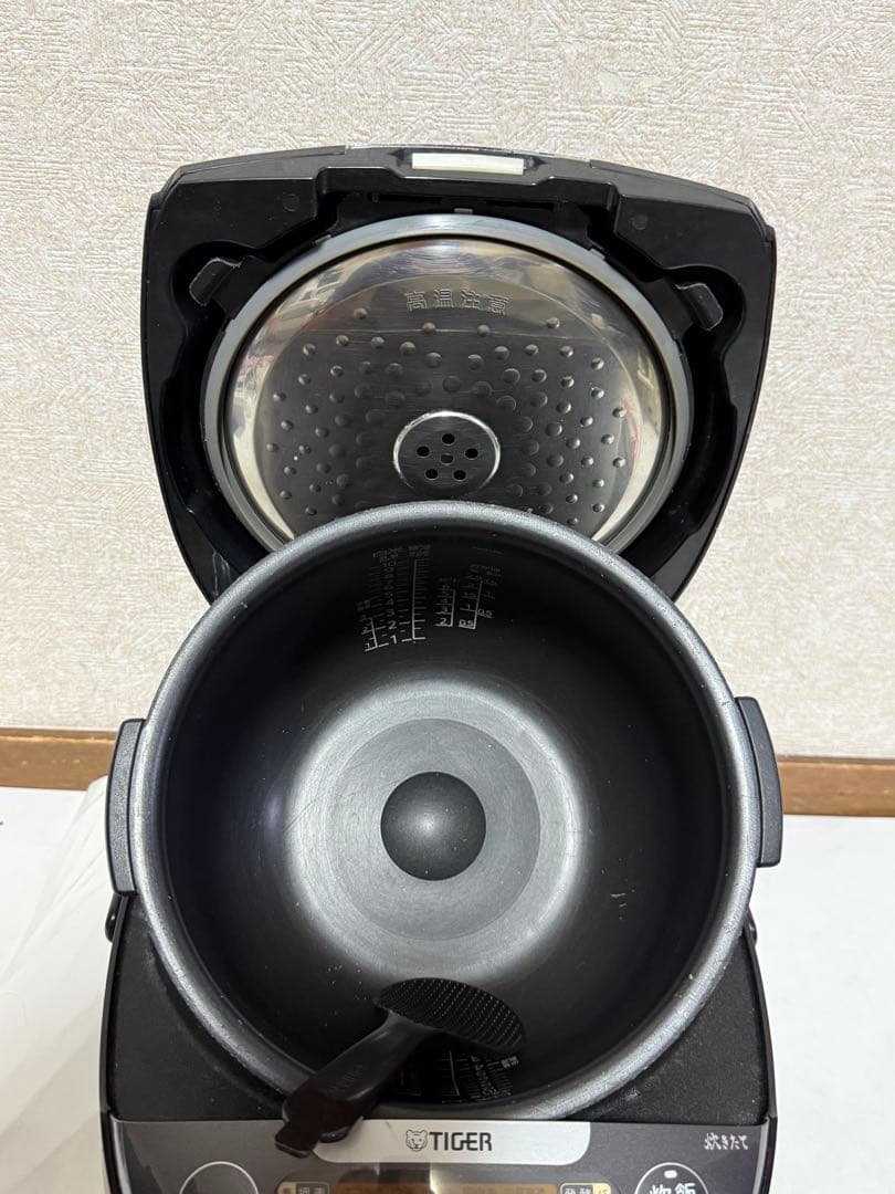 2022年製 TIGER IHジャー炊飯器炊きたて 1升炊き JPW-G180