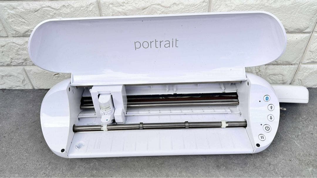 小型　カッティングマシン　シルエットポートレート3