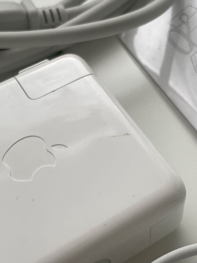 Apple 純正 MagSafe 電源アダプタ 85W MC556J/B 箱付き