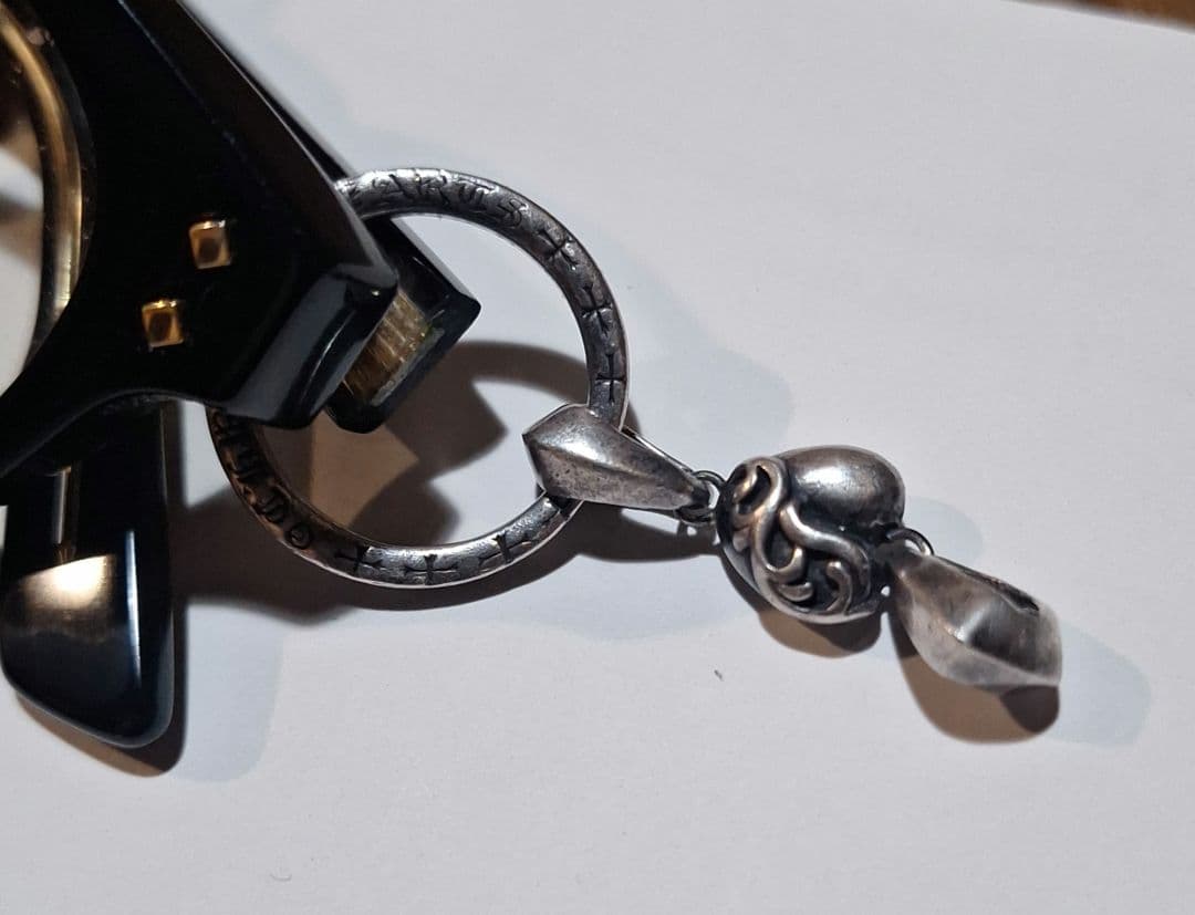 クロムハーツ ループハートチャーム