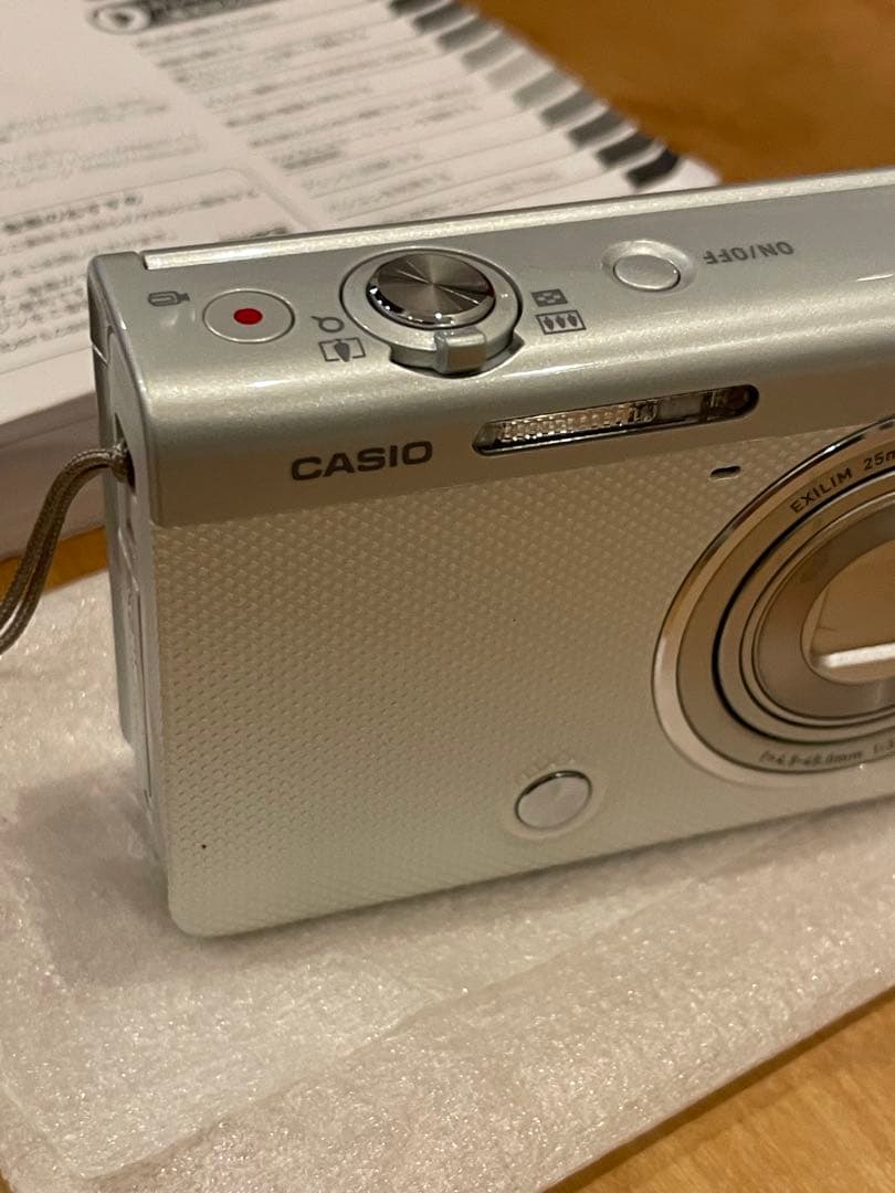 ✨美品✨CASIO EXILIM EX-ZR60 コンパクトデジタルカメラ