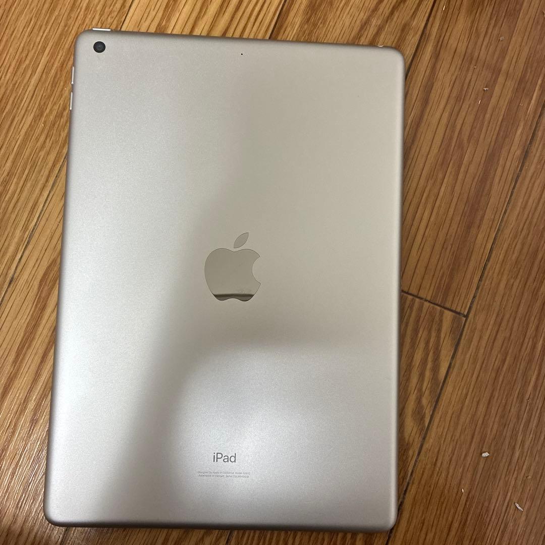 Apple iPad シルバー 本体(代9世帯)