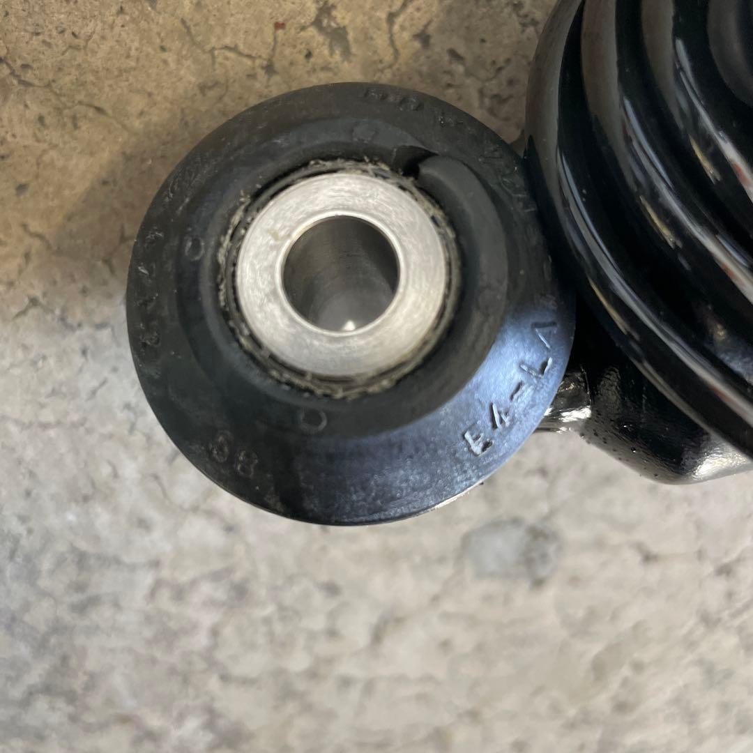 メルセデスベンツ　Eクラス　w211ワゴン　リアショックアブソーバー　未使用品