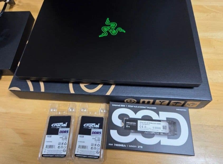 Razer Blade 14(RTX 4070) メモリ32GBSSD：2TB