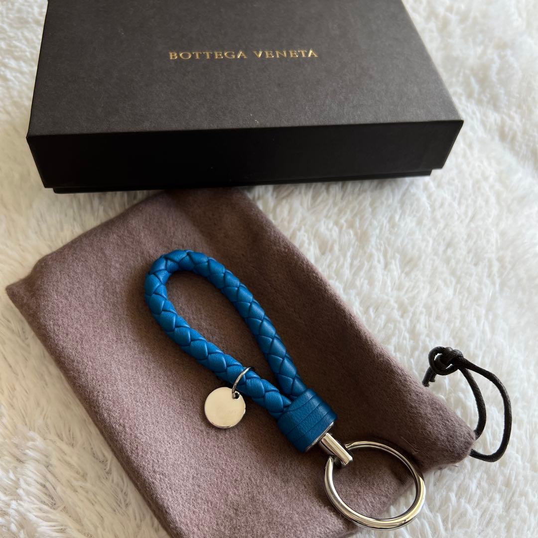 値下げ不可！新品BOTTEGA VENETA 編み込みレザーキーホルダー