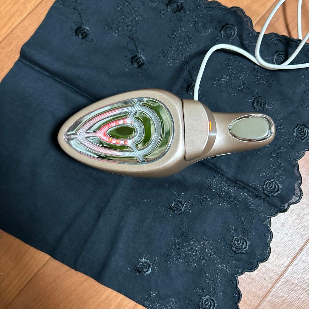 ME ラボン エクラ 美顔器　極美品　IKKOさんプロデュース