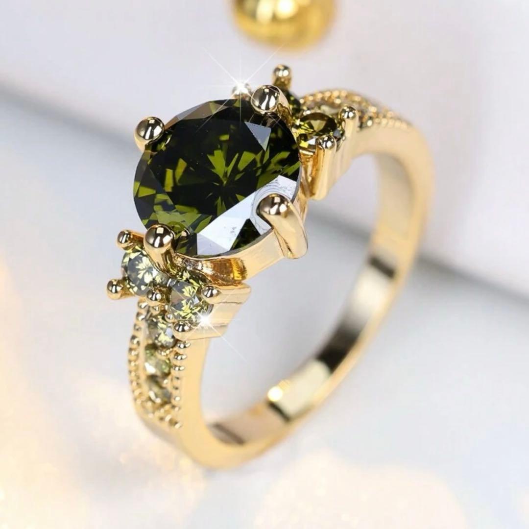 ⭐︎ペリドット 最高品質カット 豪華な輝き K18 ダイヤ 9号♡22