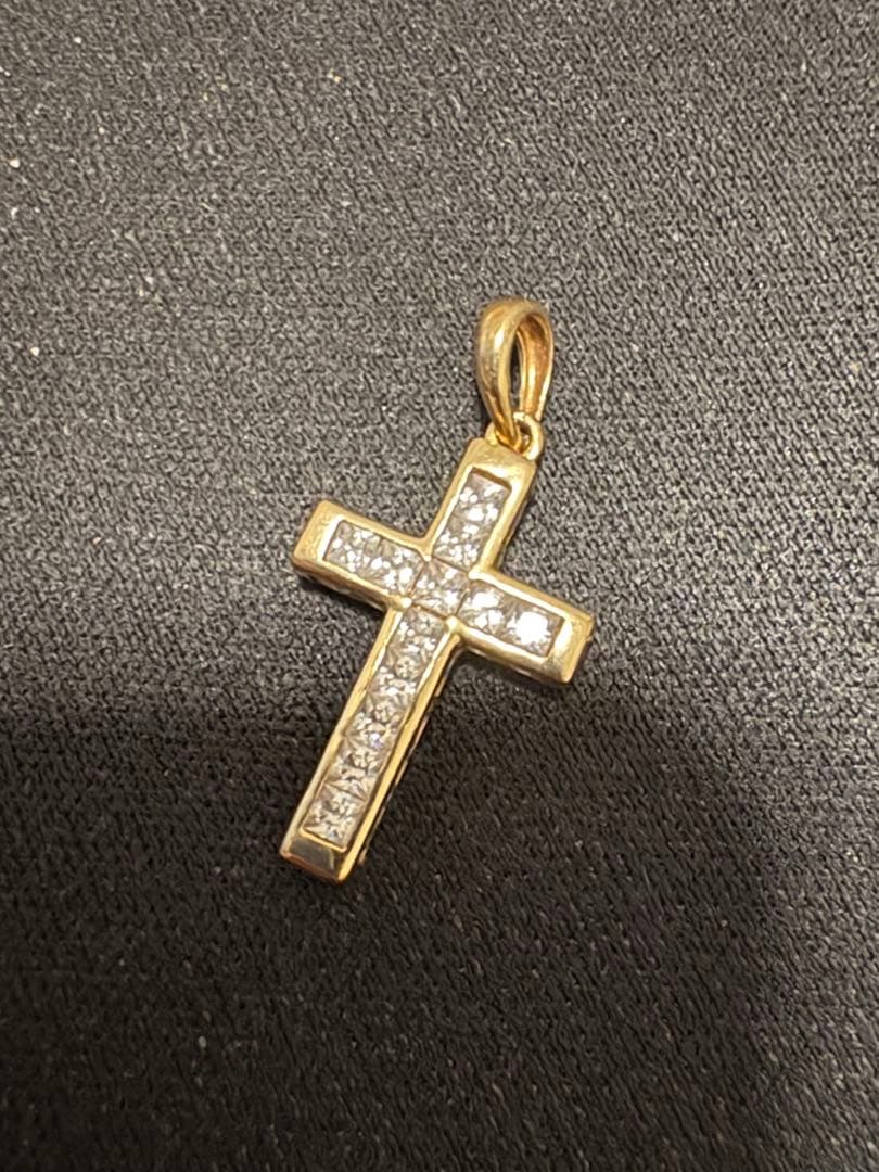 アヴァランチ K10 イエローゴールド クロス ジルコニア ペンダント トップ