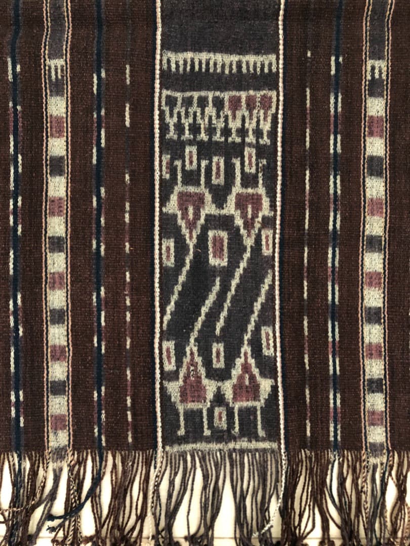 インドネシア　レンバタ島で25年位前に手織りされたイカット。