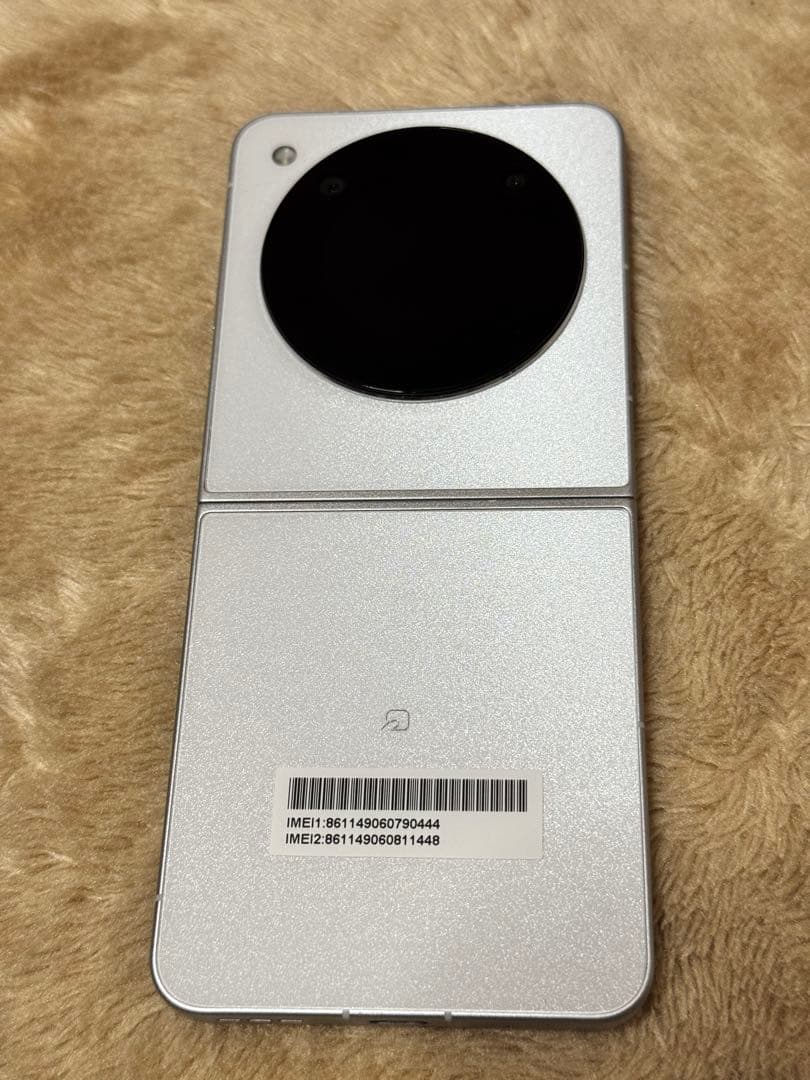 ZTE Libero Flip A304ZT ホワイト