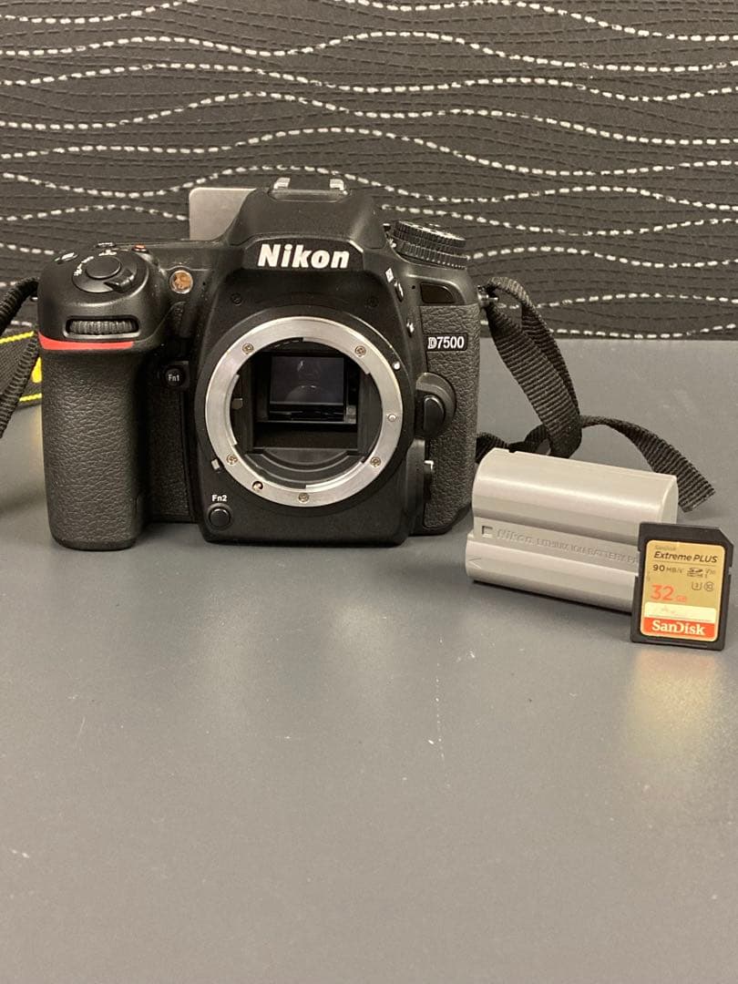 Nikon D7500 ニコンデジタル一眼レフ ボディのみ 通電確認済み