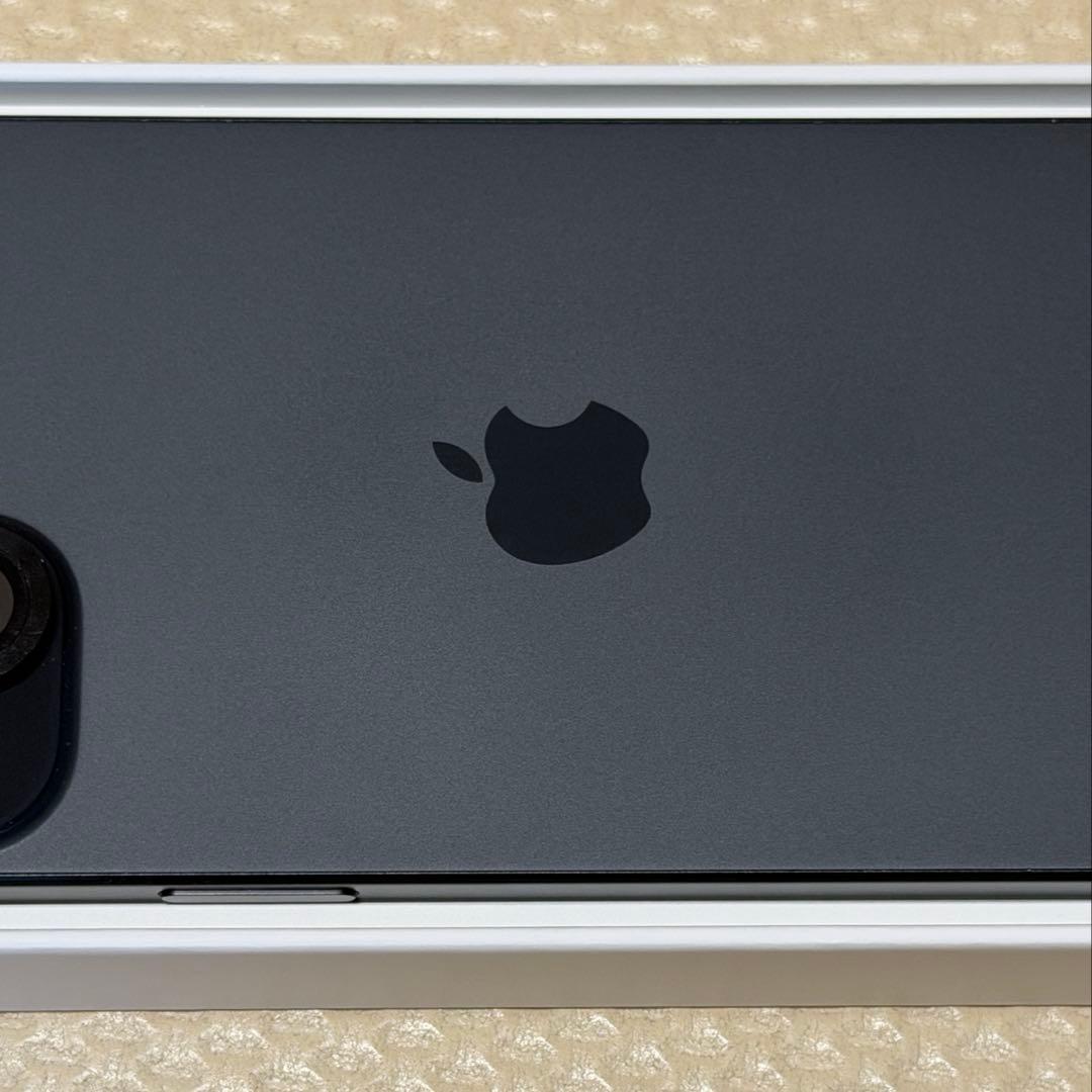 バッテリー100% iPhone15Plus 128GB SIMフリー 本体