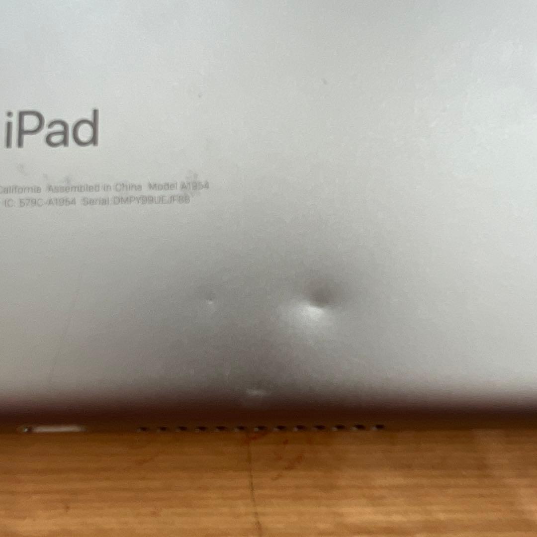 Apple iPad シルバー　第6世代　32GB