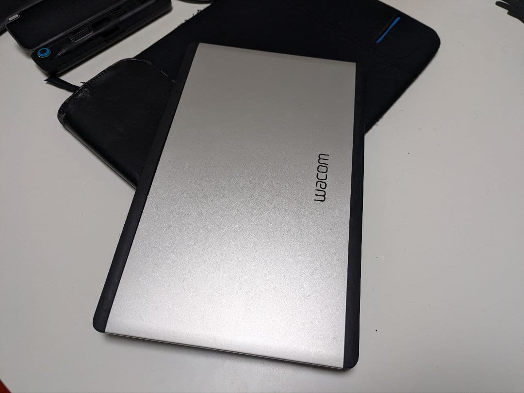 Wacom Cintiq 13HD 液晶ペンタブレット　キャリーケース
