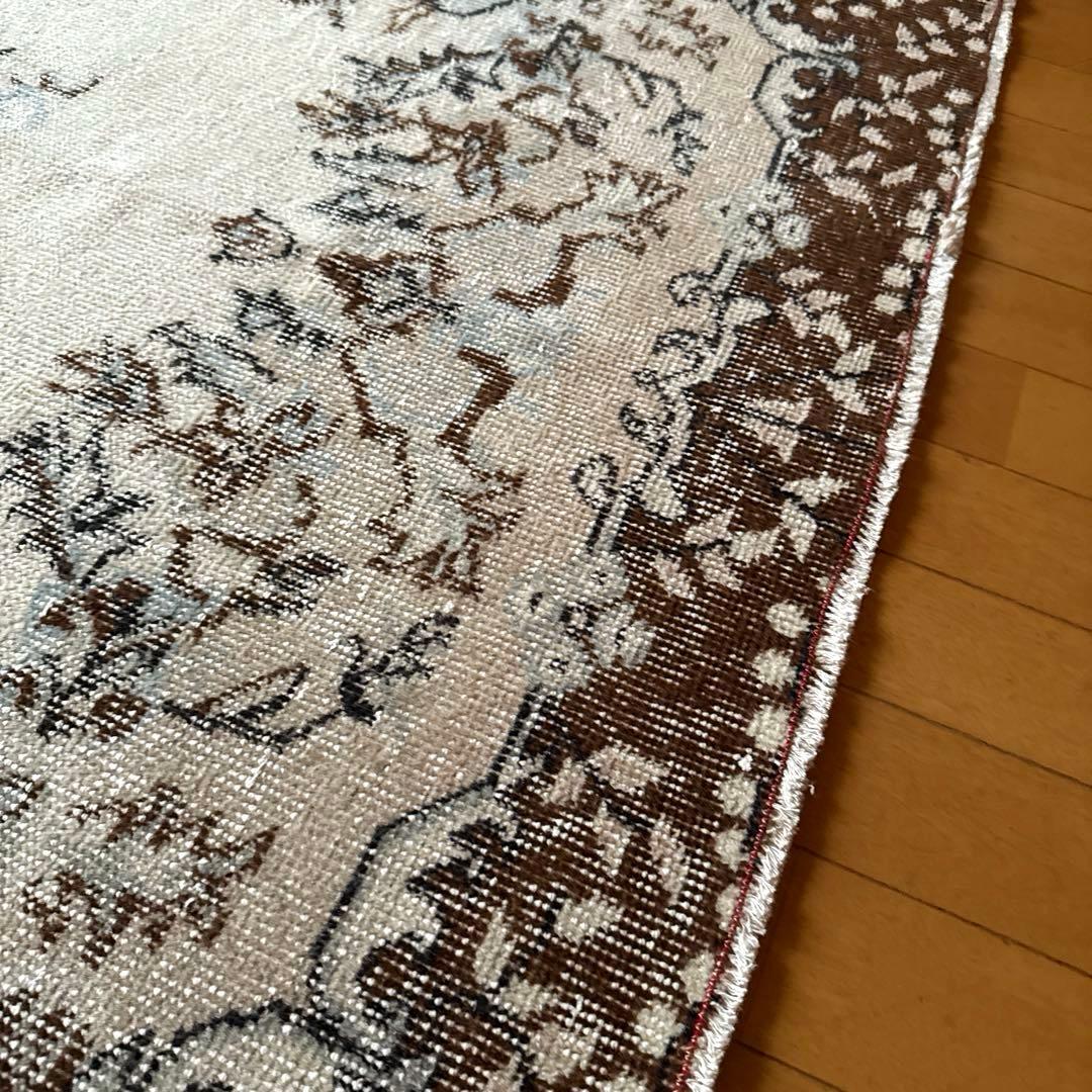 113×207花や実　淡いベージュ×クリーム×ブラウン　トルコヴィンテージラグ