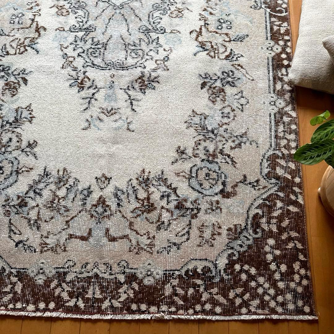 113×207花や実　淡いベージュ×クリーム×ブラウン　トルコヴィンテージラグ