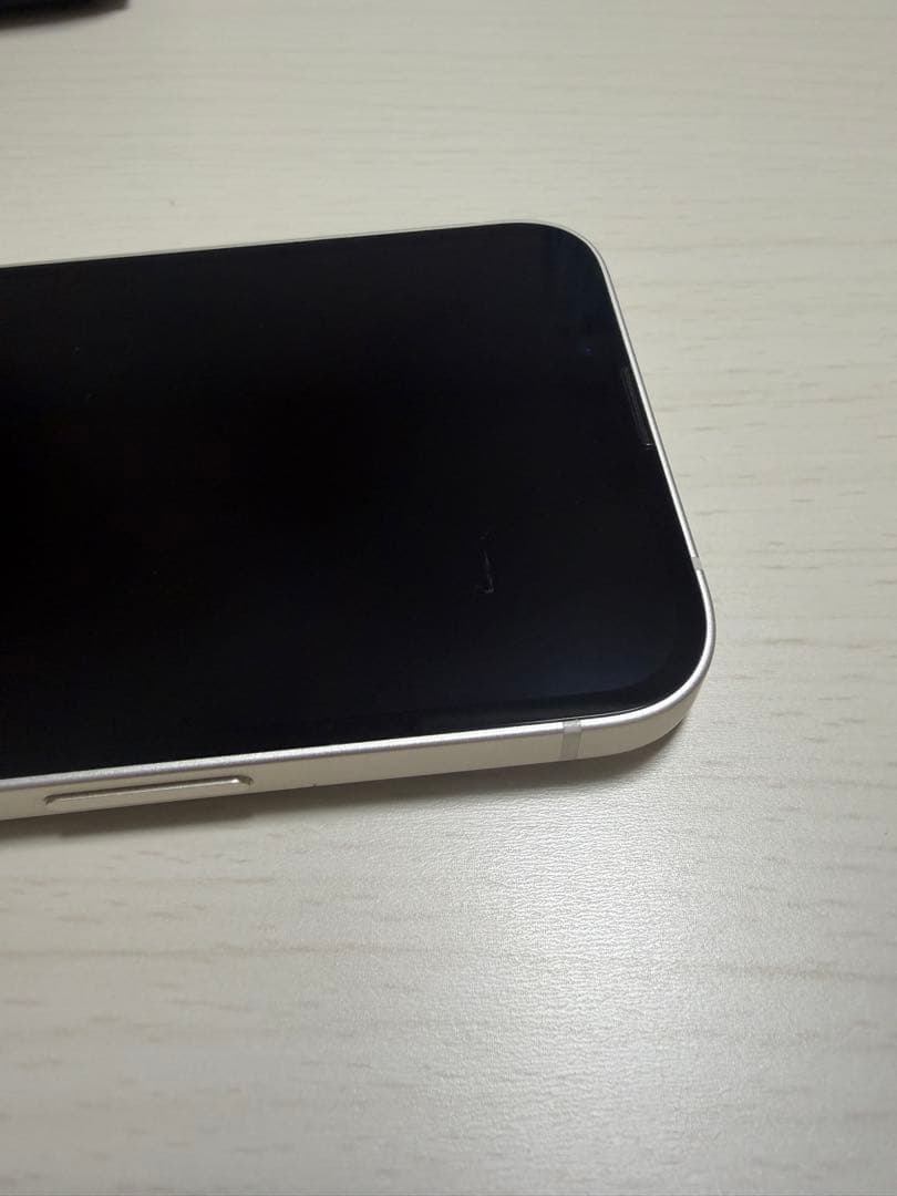 Apple iPhone 13 スターライト 256ギガバイト 電池容量