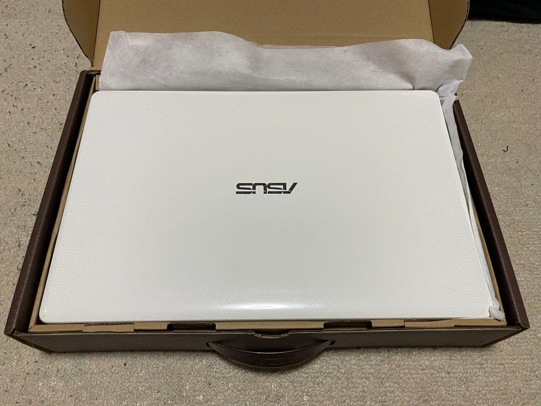 ASUS K550C ノートパソコン Intel Core i3 4GB