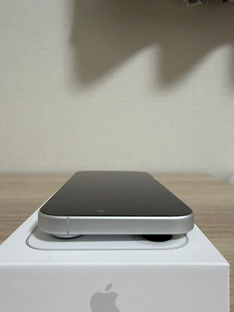 馬彦　Apple iPhone 16 ホワイト 本体 充電ケーブル付き