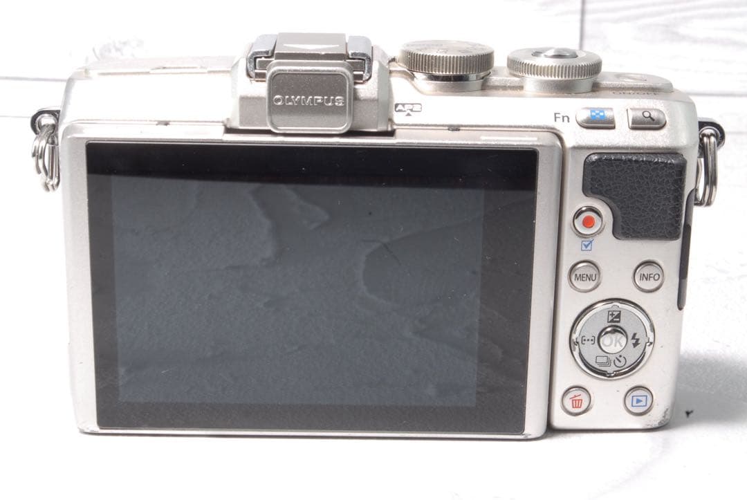 オリンパス PEN E-PL7 ダブルズームキット スマホ転送 ミラーレス