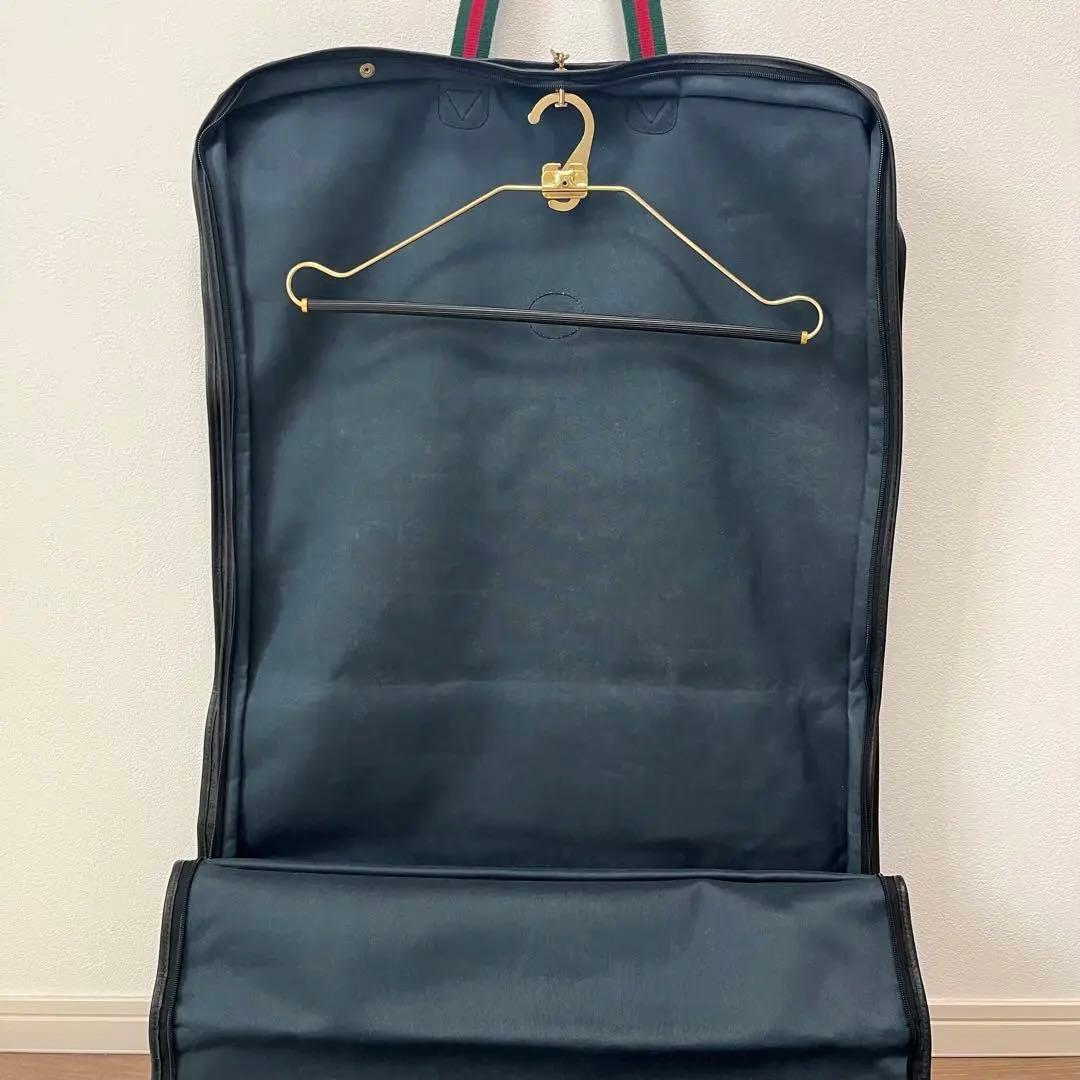 極美品　GUCCI ＧＧ柄　レザー　ガーメントケース　ハンガーつき　黒
