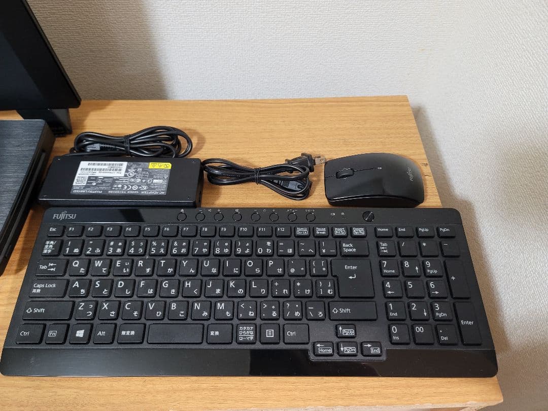 ron　FUJITSU ESPRIMO WH77/M i7/8GB/2TB